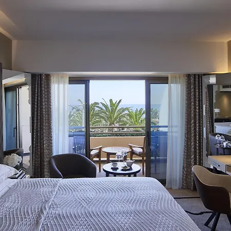 Four Seasons Отель 5*