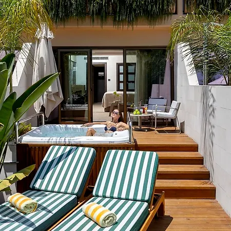 Отель Four Seasons Agios Tychonas