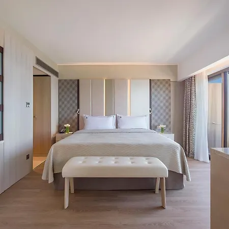 Four Seasons 5* Agios Tychonas