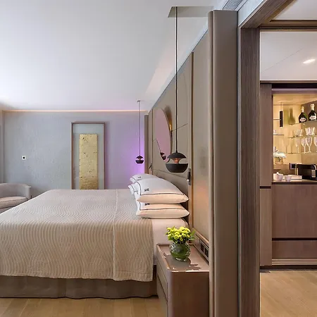 Four Seasons Hotel 5*