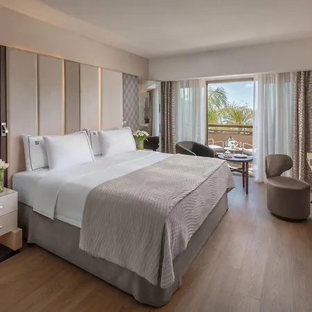 Four Seasons Hotel 5*