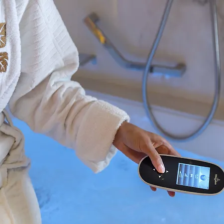 Four Seasons 5* Agios Tychonas