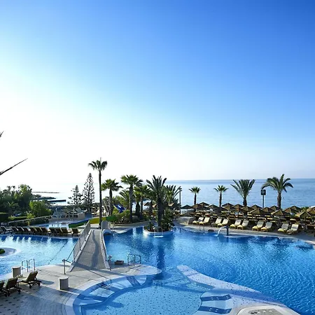 Отель Four Seasons Agios Tychonas