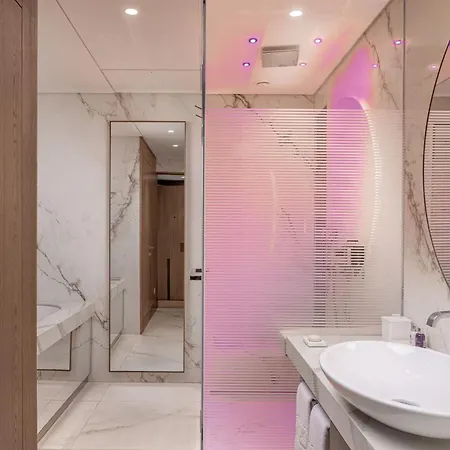 Four Seasons Hotel 5*