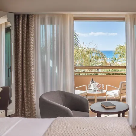 Four Seasons Hotel