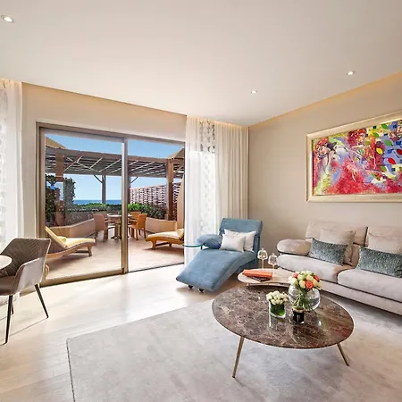 Four Seasons Hotel 5*