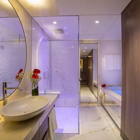 Four Seasons Hotel 5*