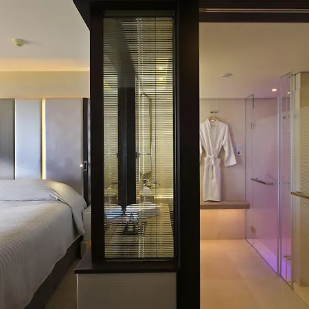 Four Seasons Hotel Agios Tychonas