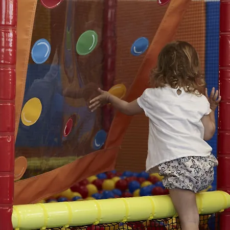 Four Seasons Agios Tychonas