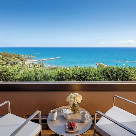 Four Seasons 5* Agios Tychonas