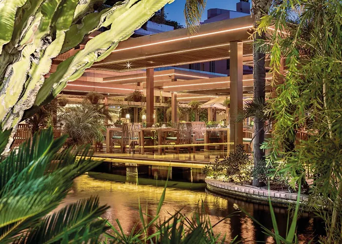 Four Seasons מלון 5*