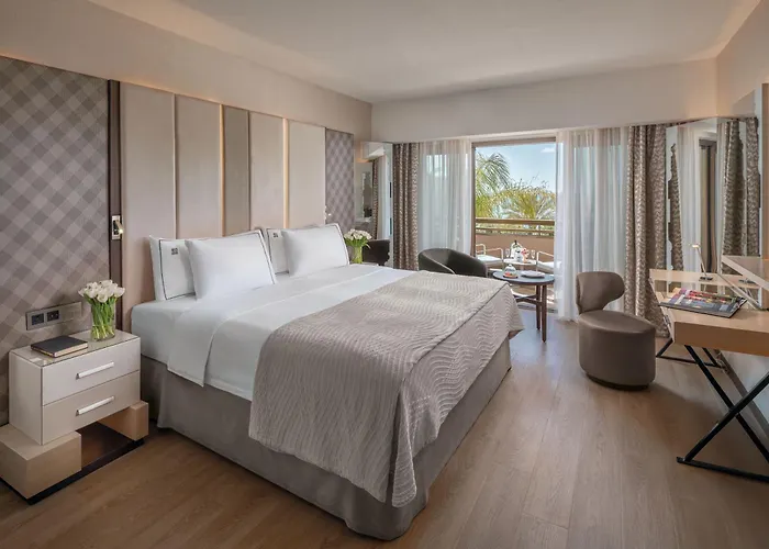 Four Seasons מלון 5*