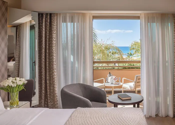 Four Seasons Отель