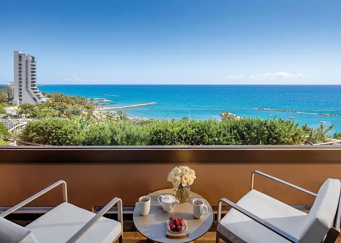 Отель Four Seasons