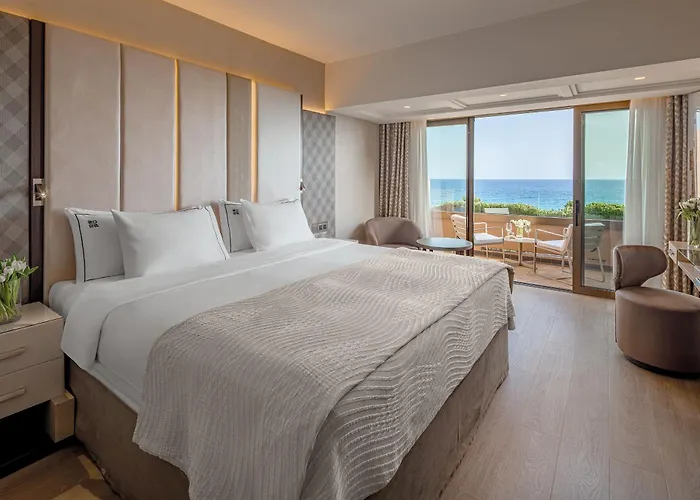 מלון Four Seasons 5*