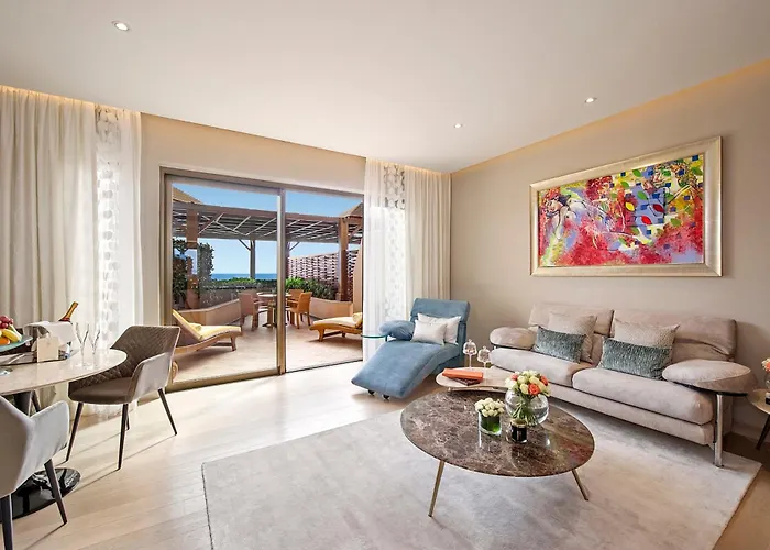 Four Seasons Hotel 5*