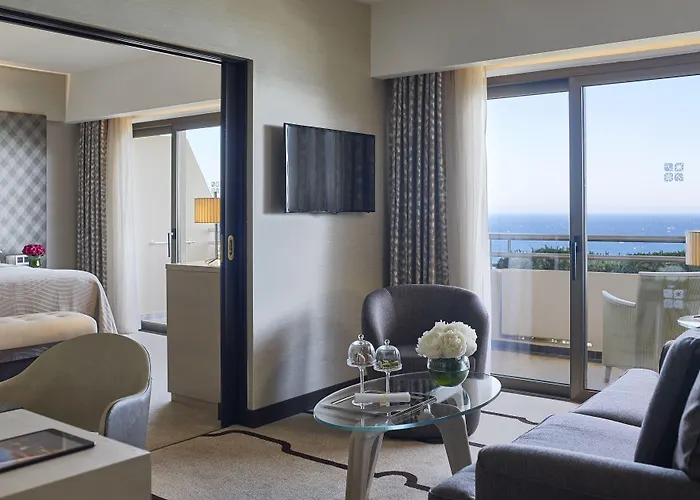 Four Seasons מלון Agios Tychonas