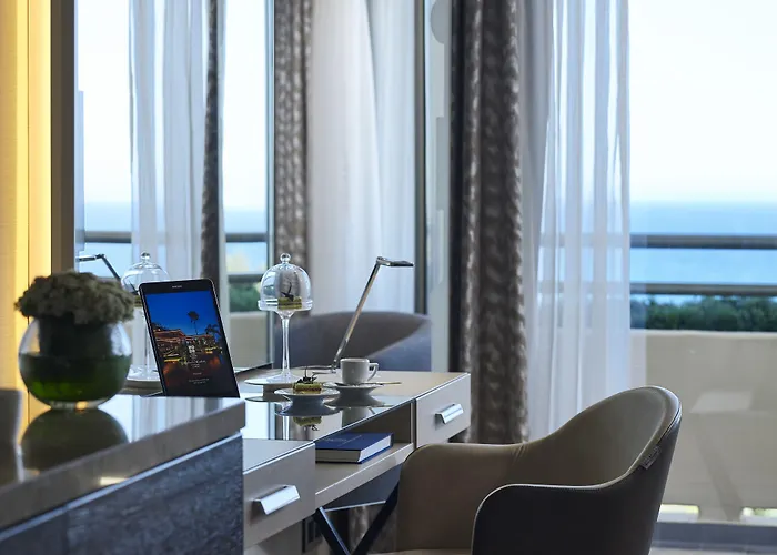 Four Seasons מלון 5*