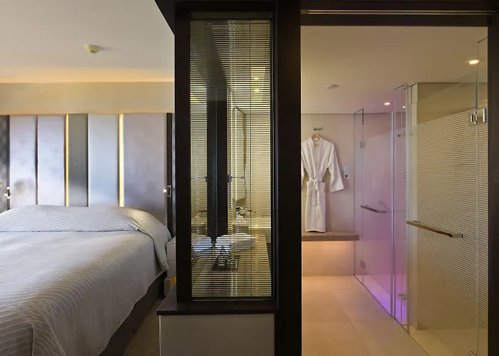 Four Seasons Hotel Agios Tychonas