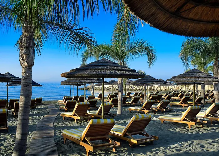 Four Seasons Отель Agios Tychonas