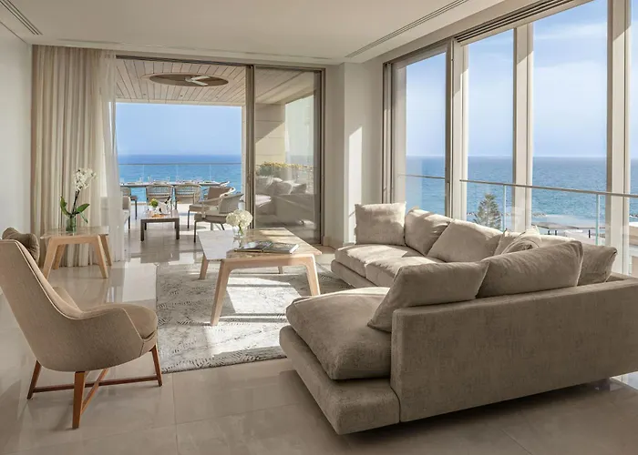 Four Seasons מלון 5*